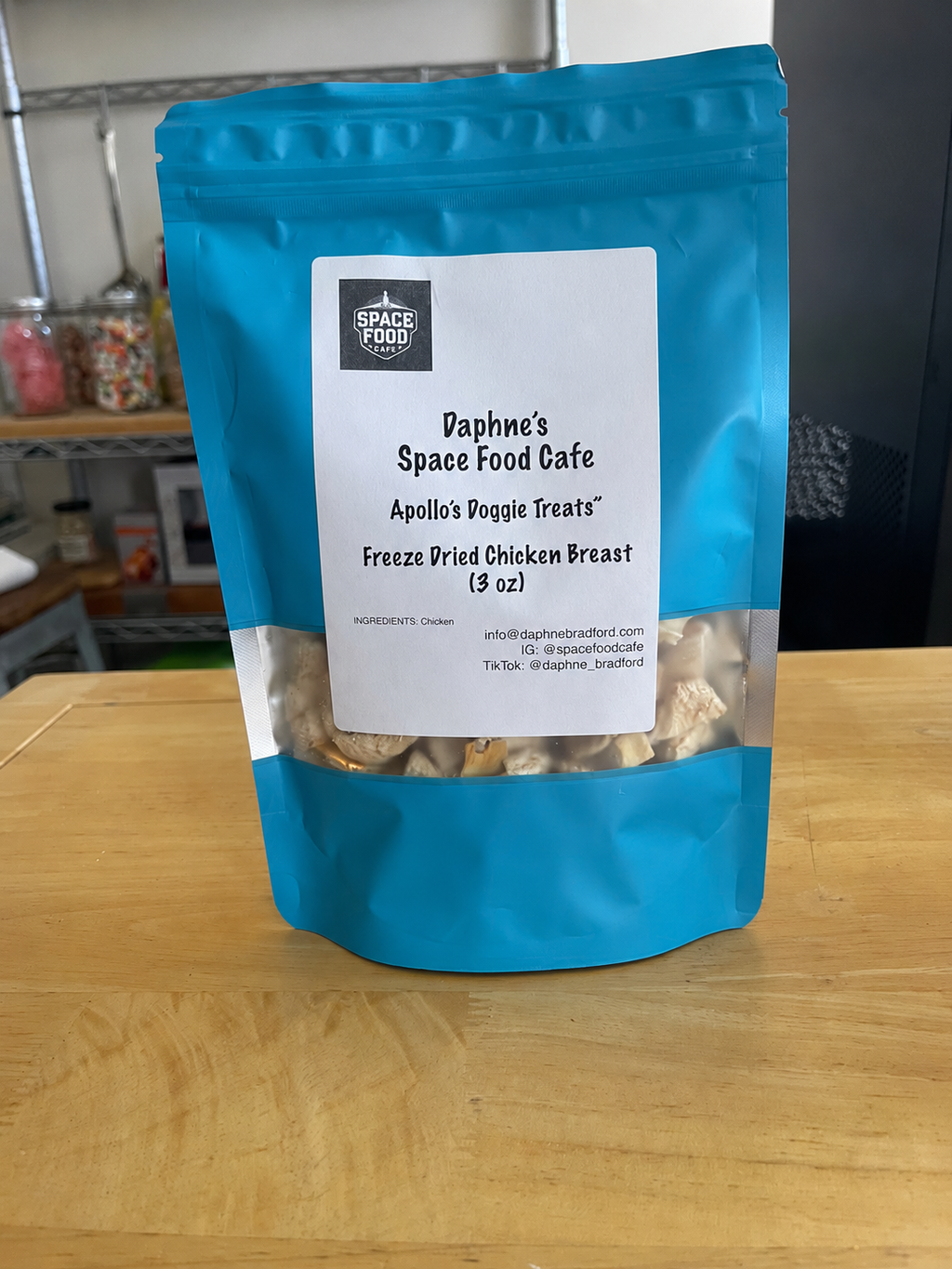 Apollo's Freeze Dried Doggie Treats: Chicken Breast
